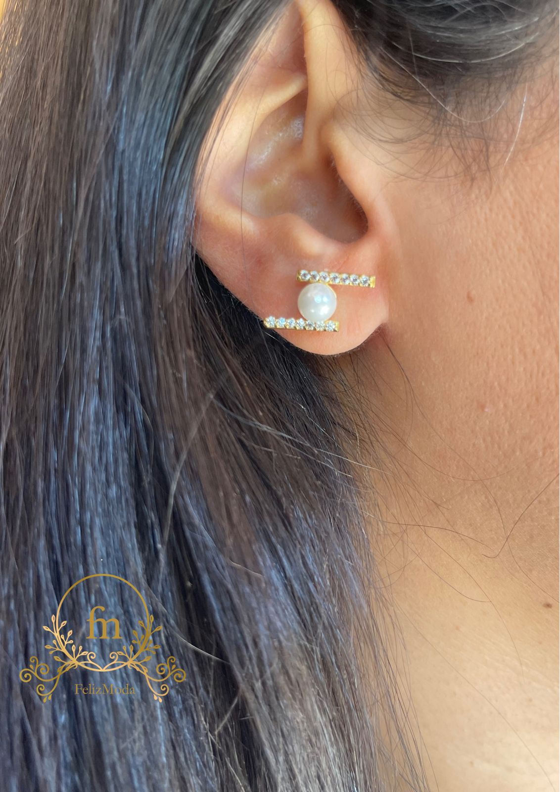 Pearl silver earrings with side zircon stones gold plated