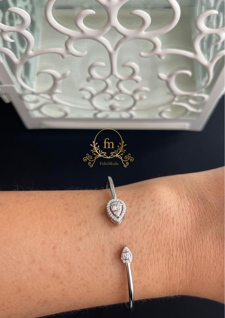 Two oval different size stones silver bangle