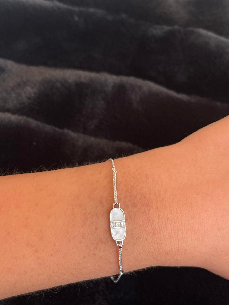 Long oval pearl silver bracelet