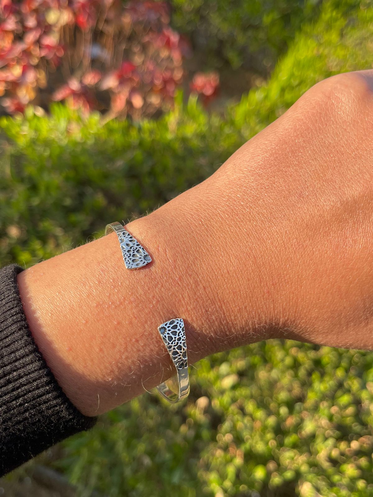 Two sided designed silver bangle free size