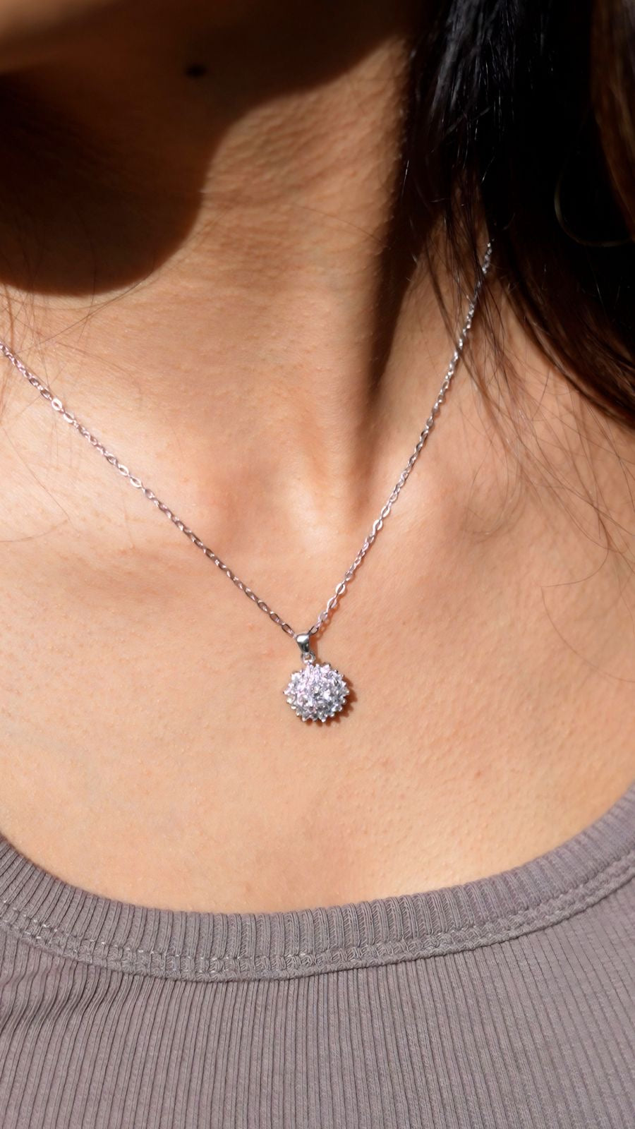 Shiny stones round pendant silver necklace -MODA019- Fm23