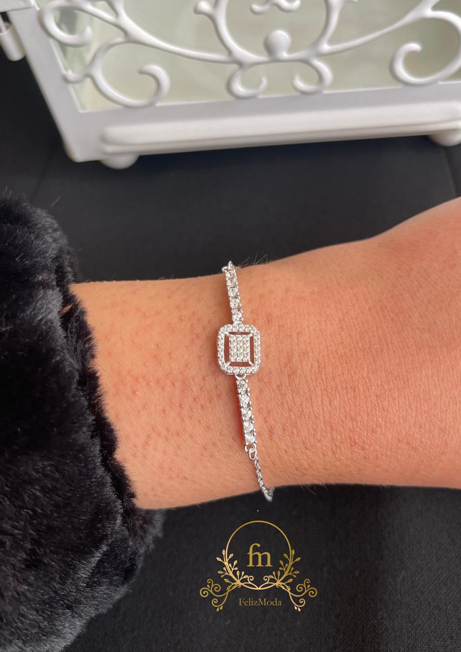 Square pendant with side stones silver bracelet