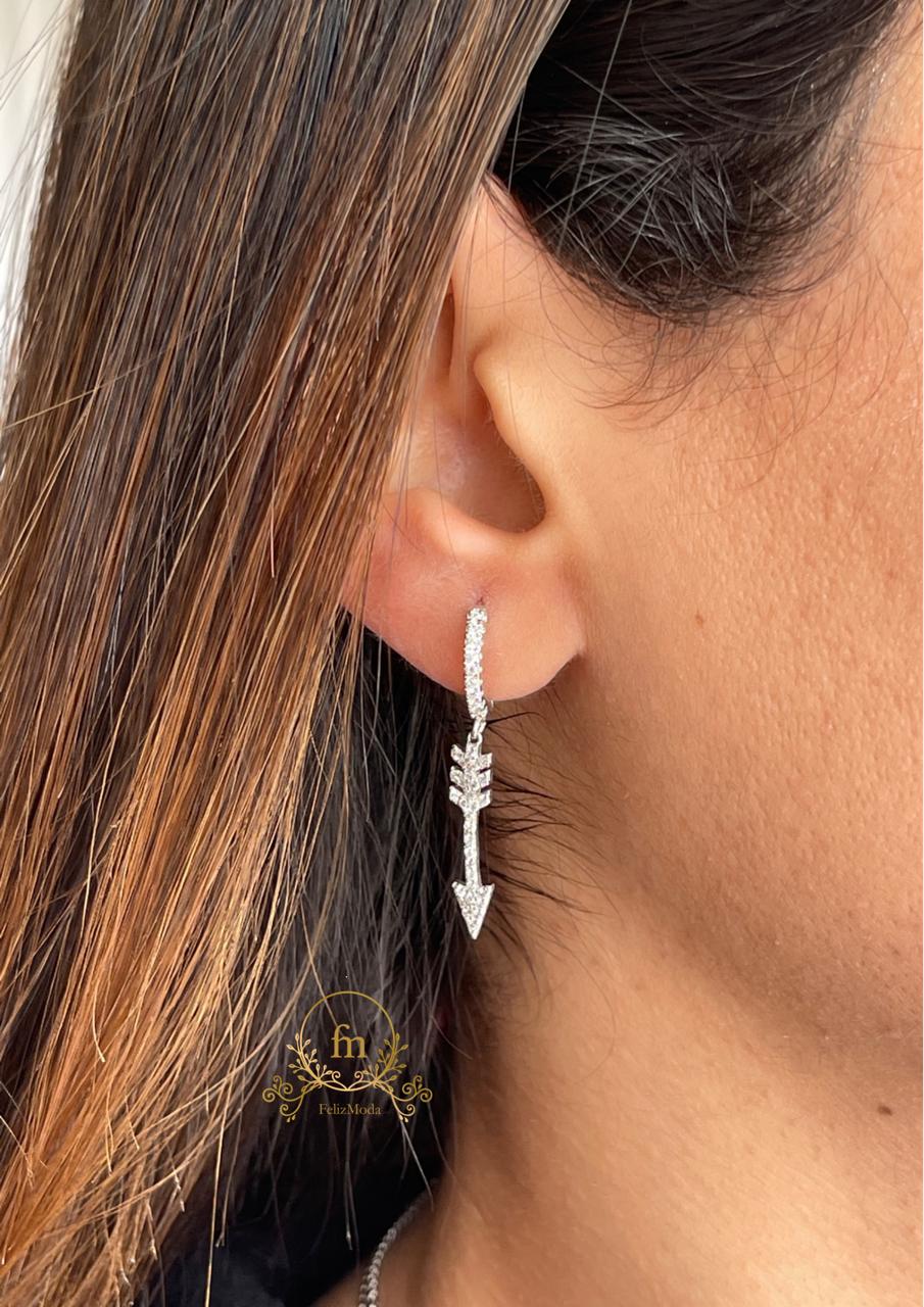 Arrow silver earrings with zircon stones per piece