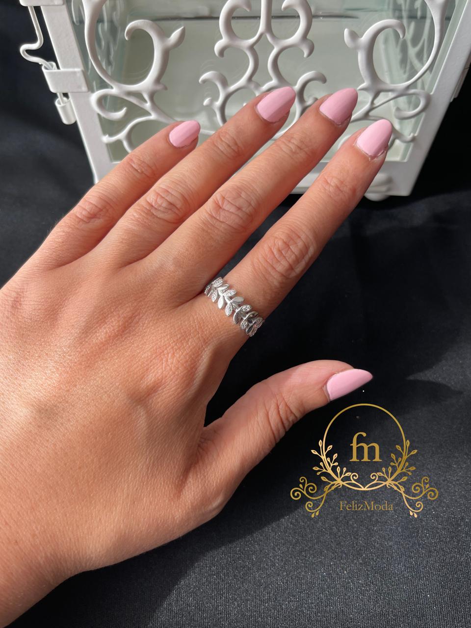 Tree leaves ring with zircon stones