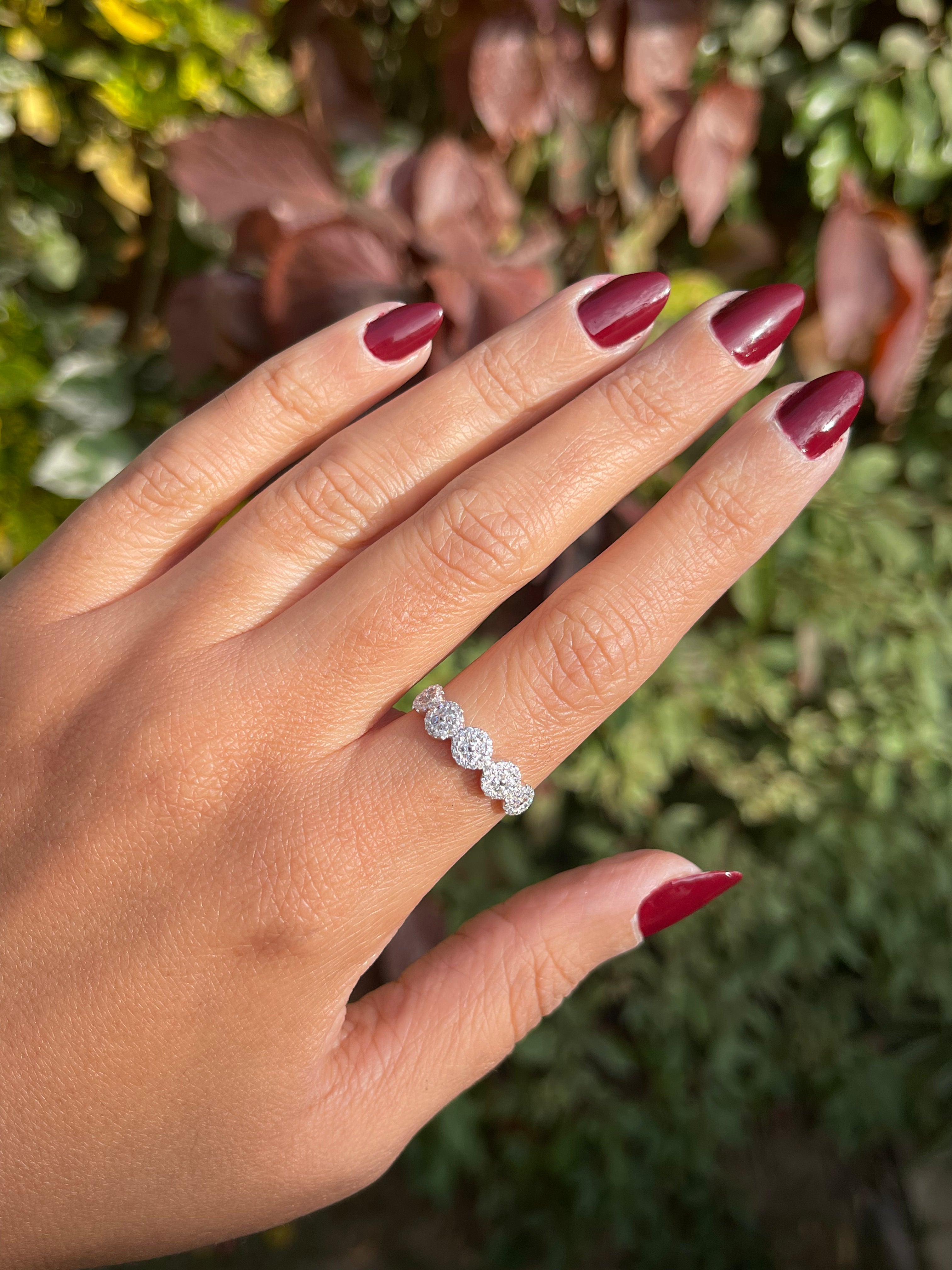 Round stones silver band