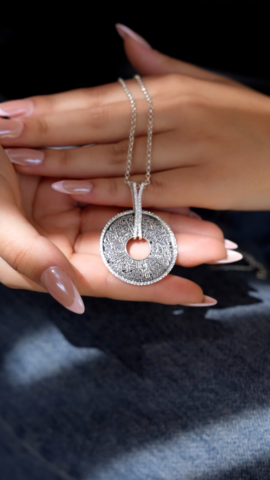 ايه الكرسى Silver necklace round pendant zircon stones