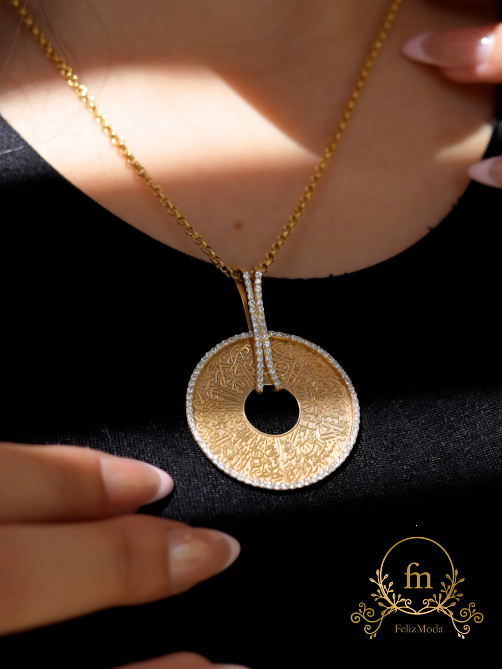 ايه الكرسى Silver necklace round pendant zircon stones gold plated