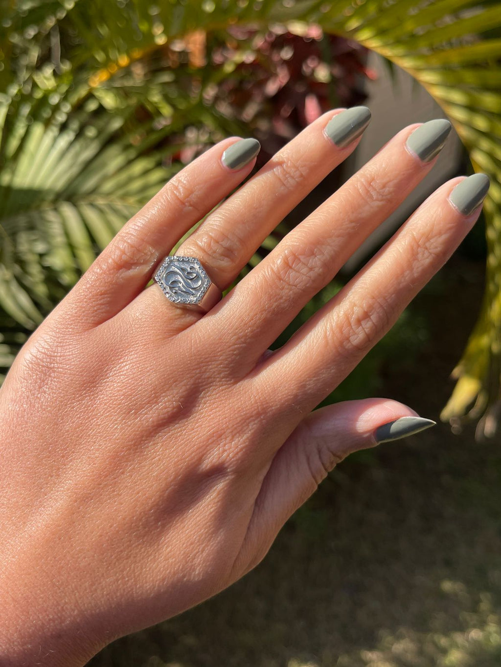 حب  Silver ring