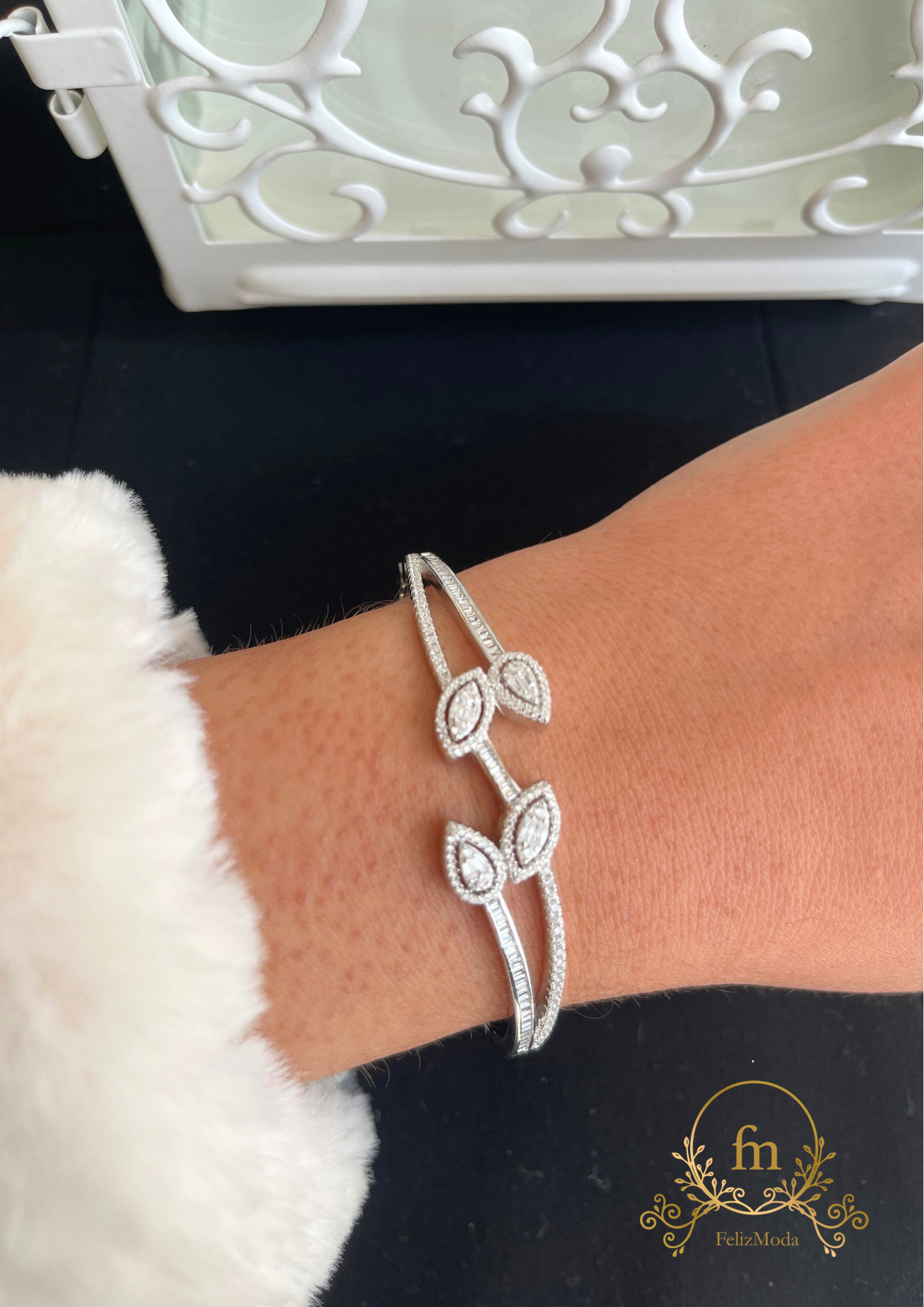 Tree leaves  with four oval zircon stones silver bangle