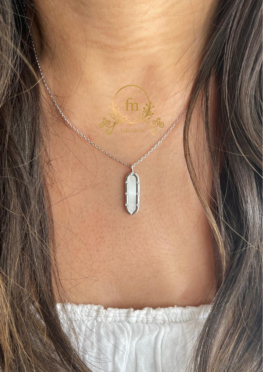 Oval pearl silver necklace