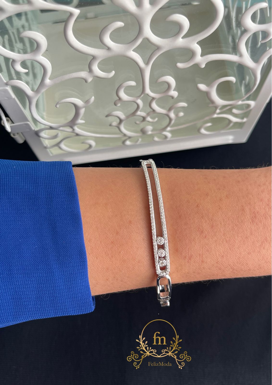 Movable crystals silver bangle