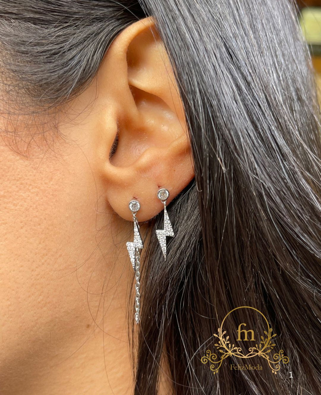 Two pieces flash star silver earrings one plain , one with connected chain - FM62