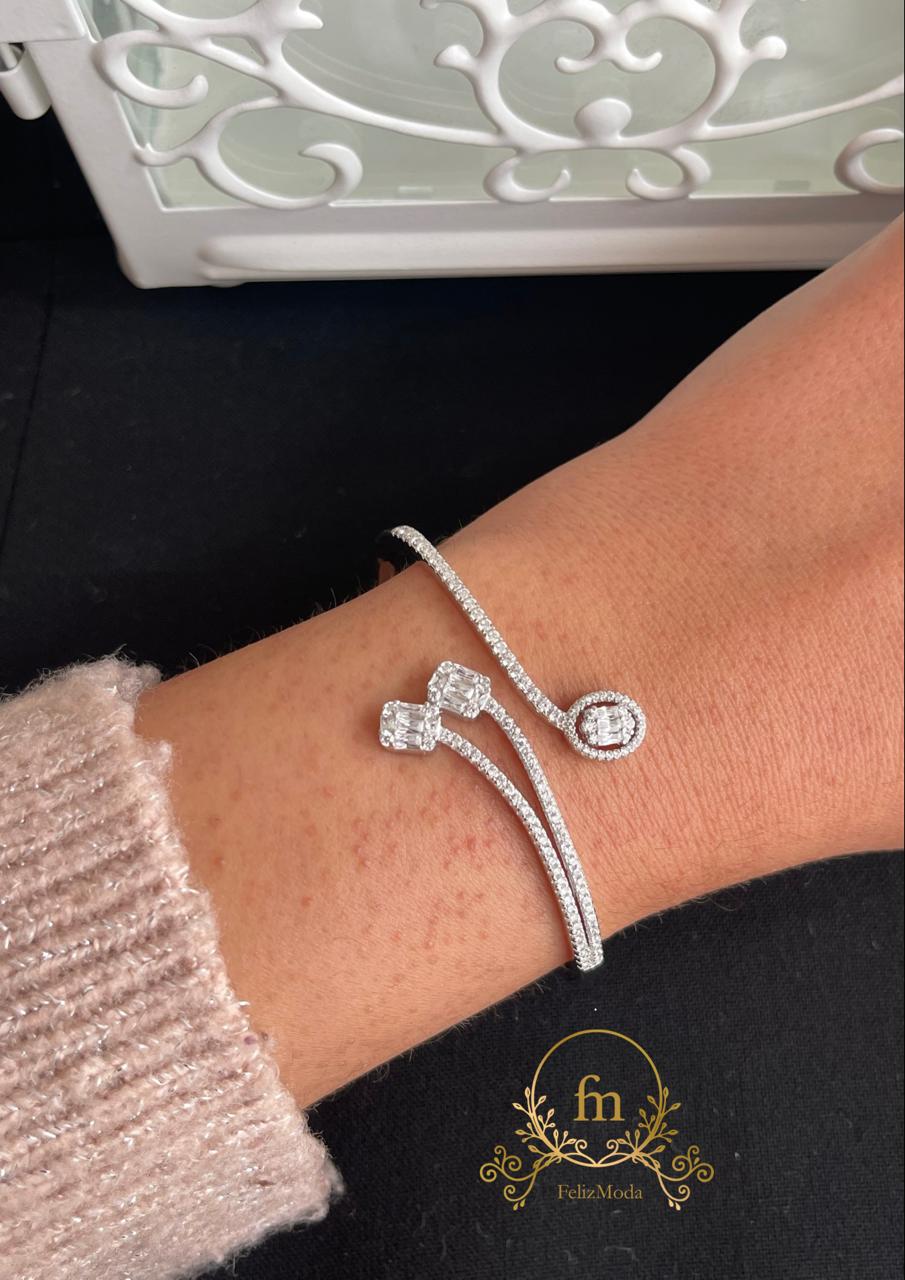 Round and two squares silver bangle zircon stones