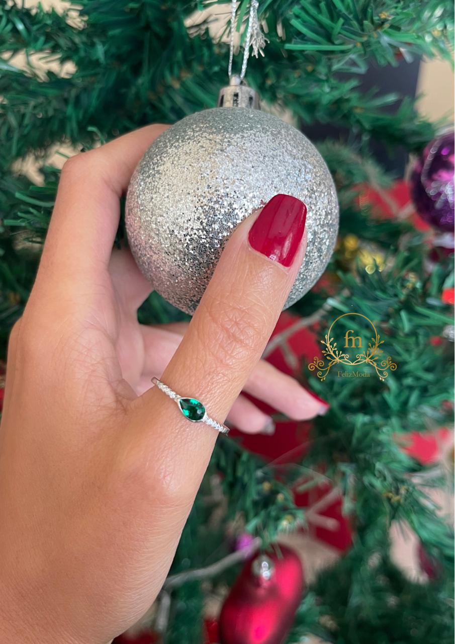 Oval green stone silver ring