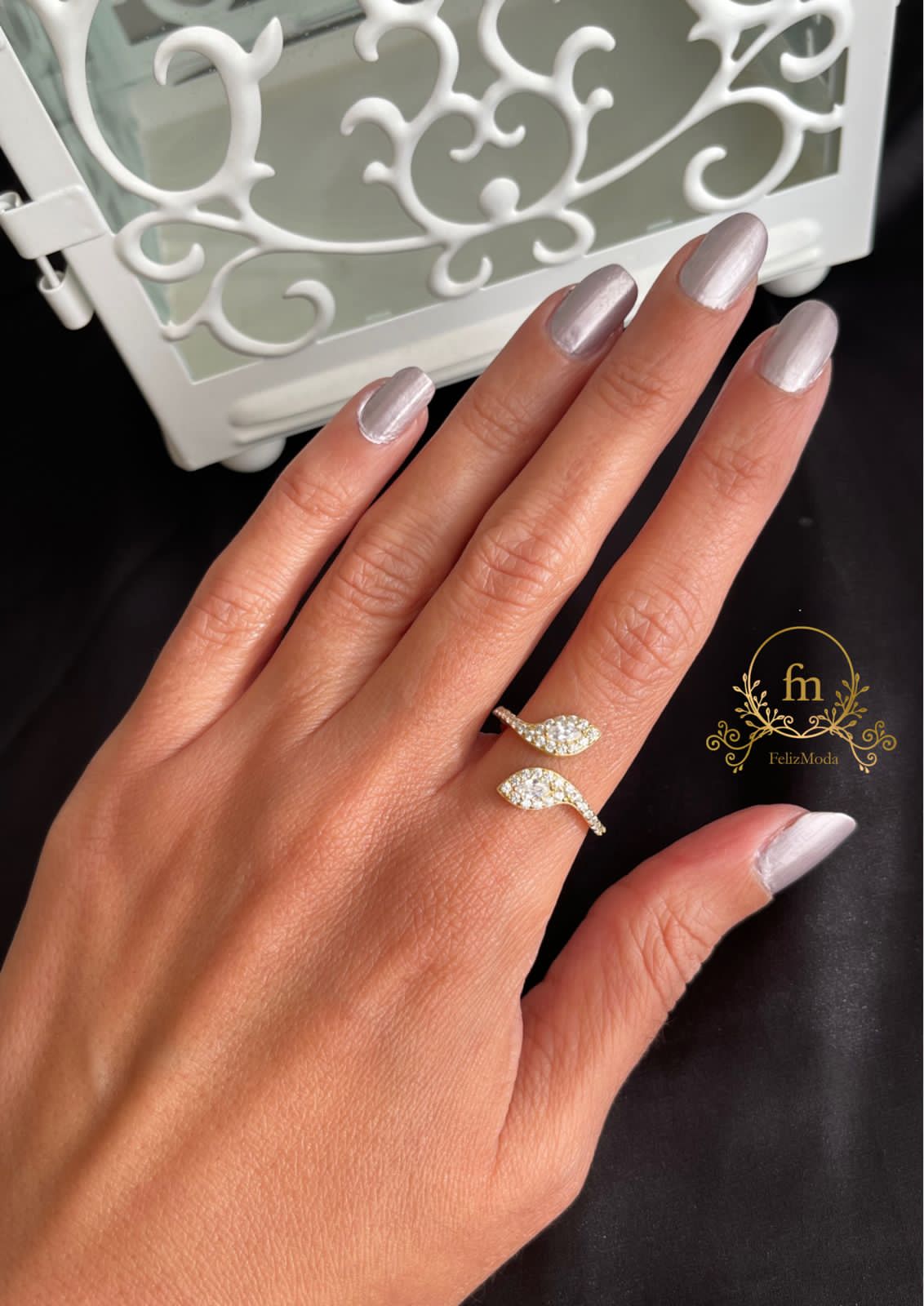 Two oval with stones ring gold plated free size