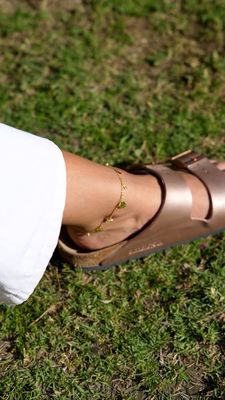 Multiple flowers and crystals silver anklet gold plated