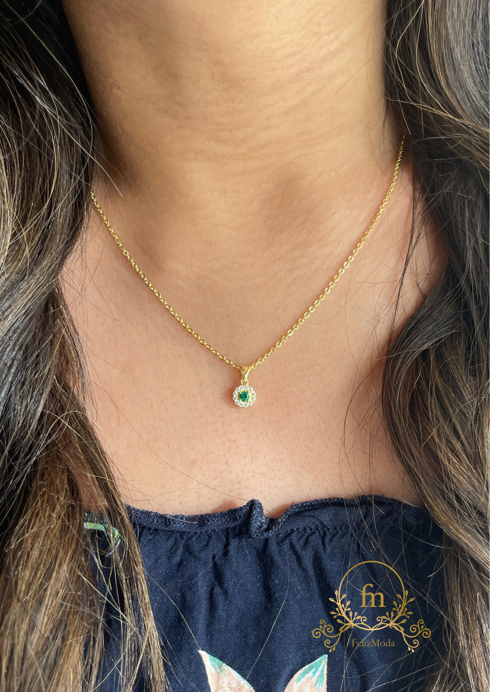 Green stone round pendant silver necklace gold plated