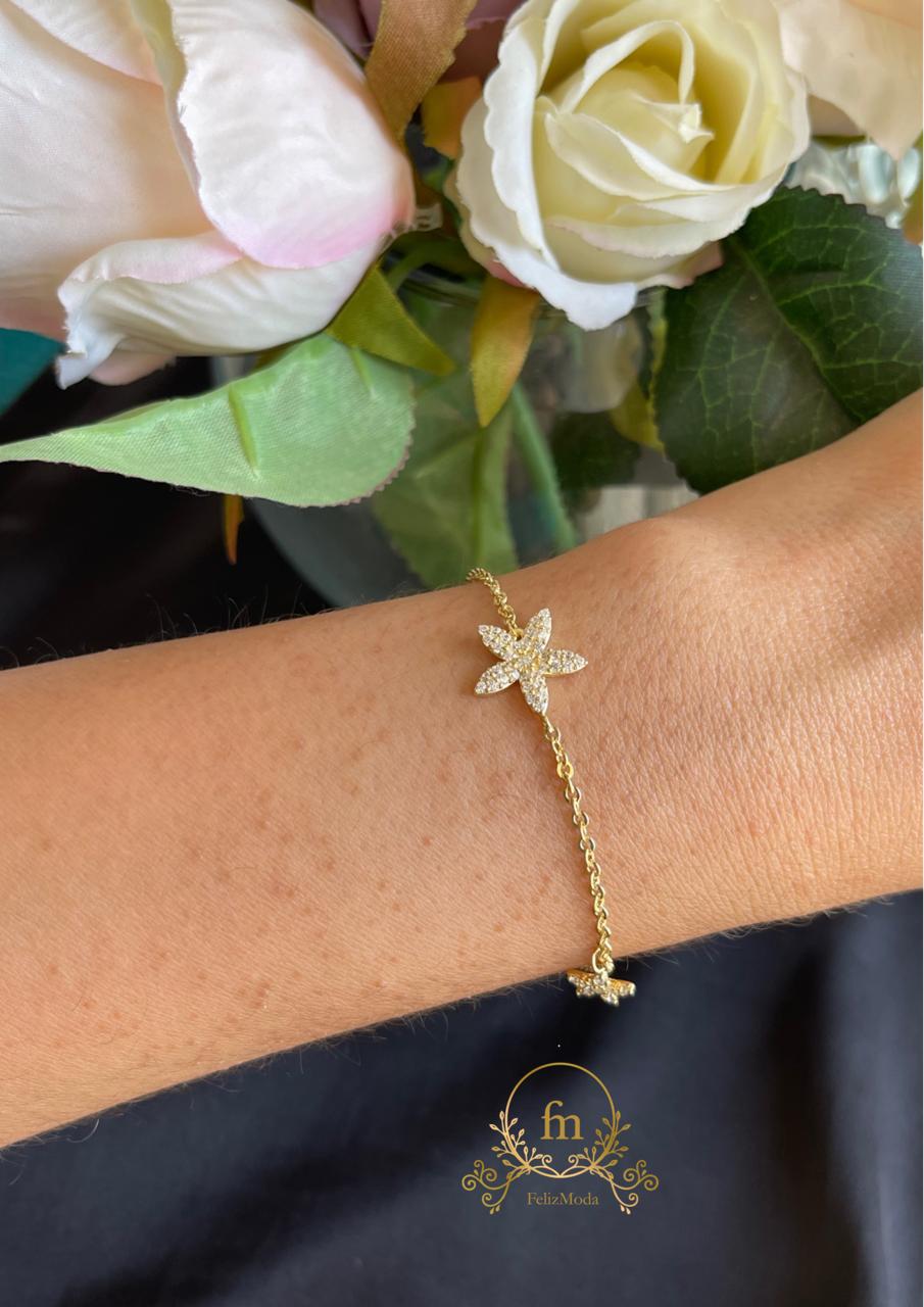 Flower silver bracelet with two side small flowers gold plated