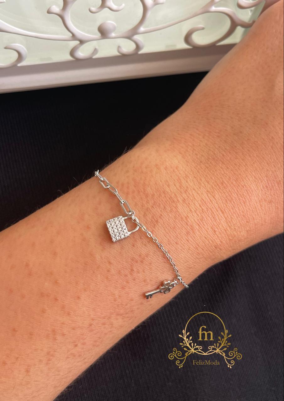Square lock with side stones silver bracelet