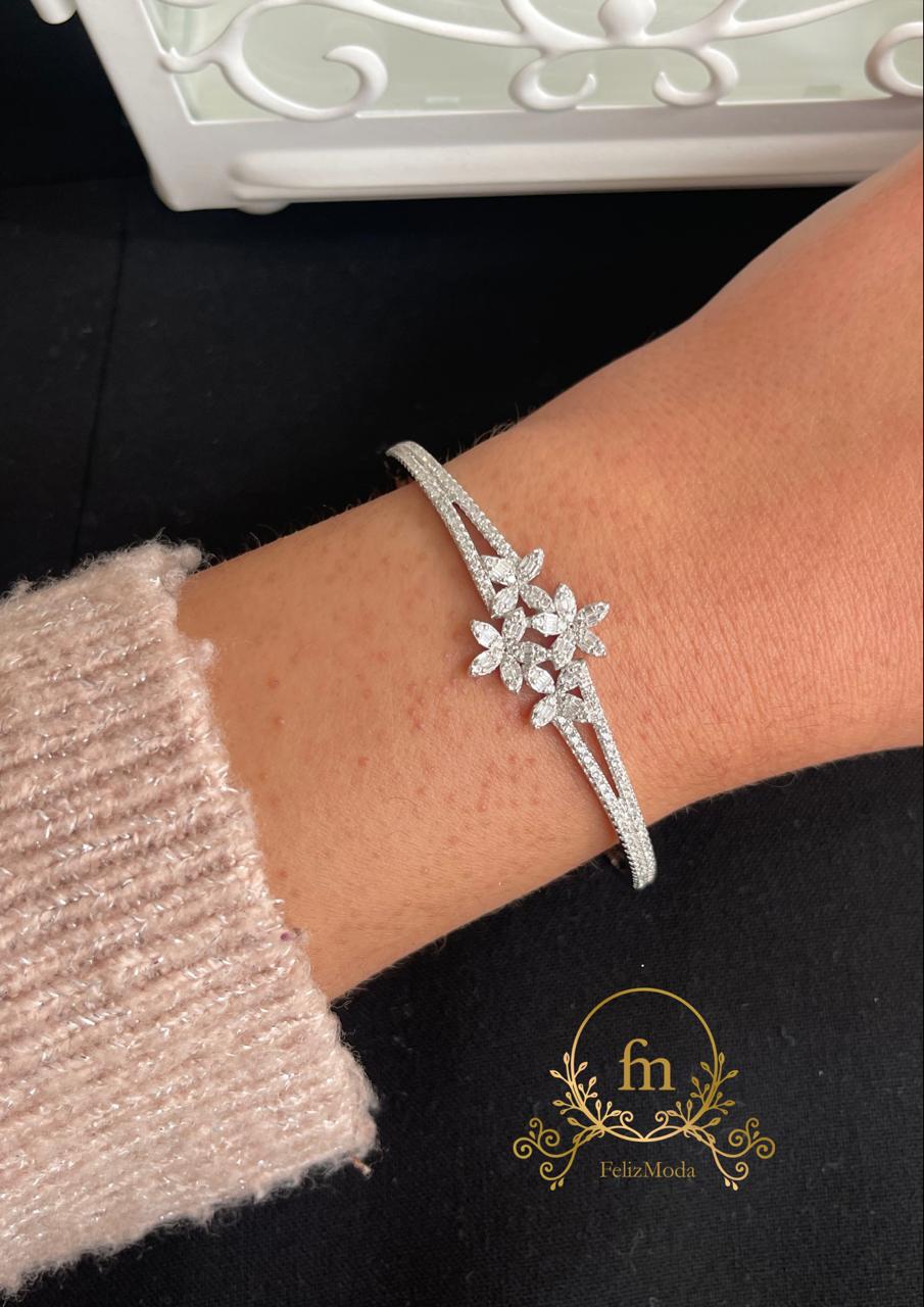 Four flowers silver bangle zircon stones adjustable size